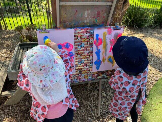 children painting